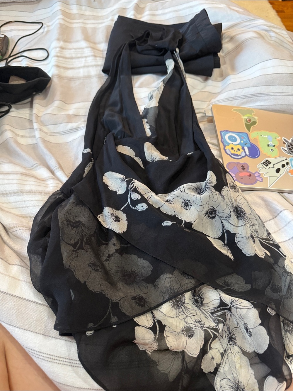 BCBGMaxAzria Black top with White Floral Print - Picture 4 of 4